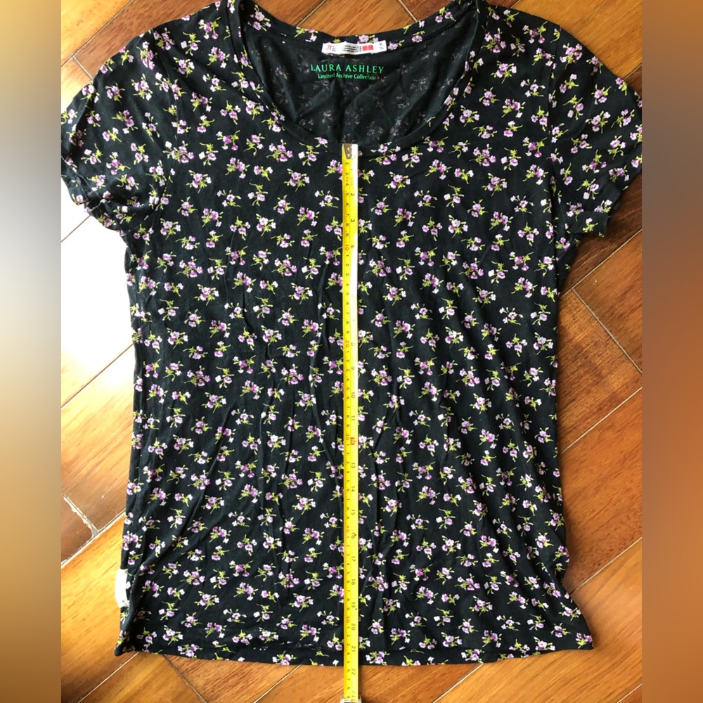 Uniqlo x Laura Ashley Limited Archive Collection T-Shirt - Picture 9 of 12